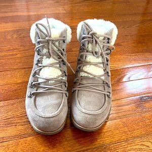 Sorel Harlow cozy fleece booties.